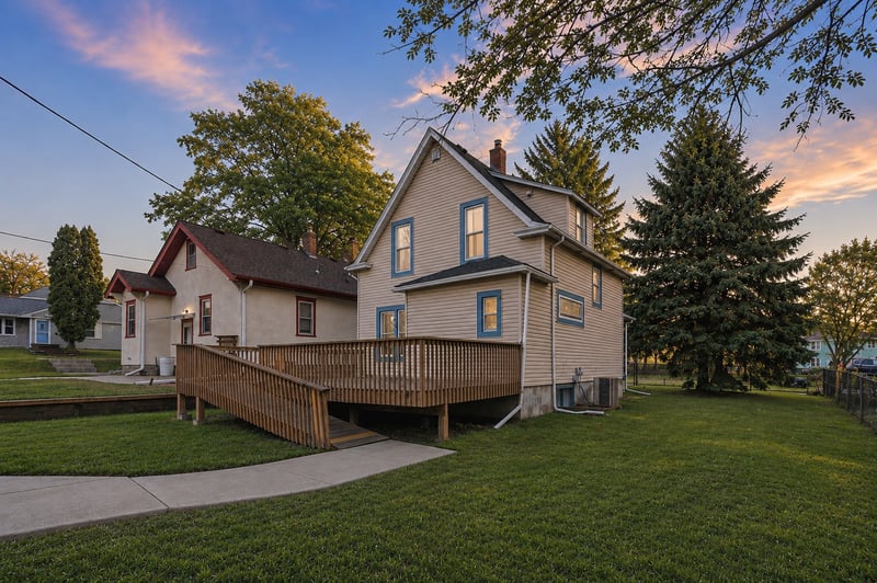 902 Dodd Rd, West Saint Paul, MN 55118