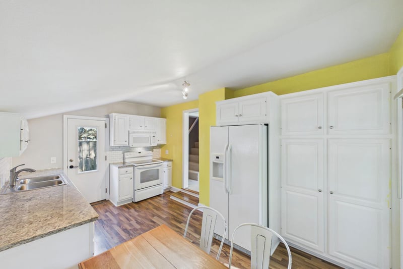 224 W 78th St, Chanhassen, MN 55317