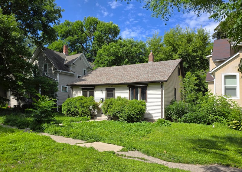 1037 24th Ave SE, Minneapolis, MN 55414