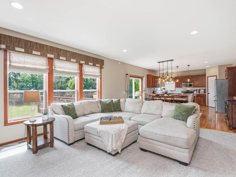 1631 Sparrow Rd, Waconia, MN 55387