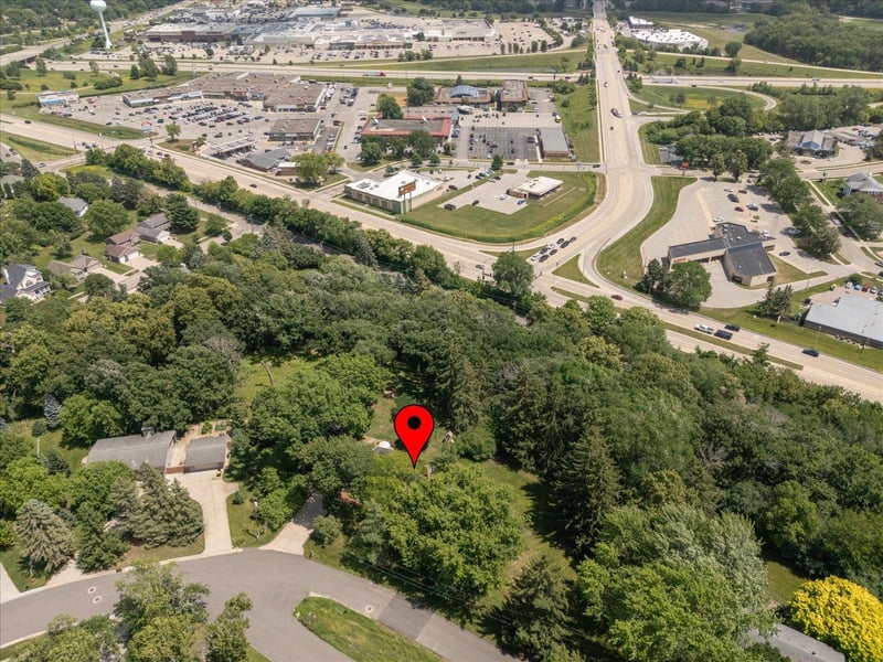 1424 Woodland Dr SW, Rochester, MN 55902