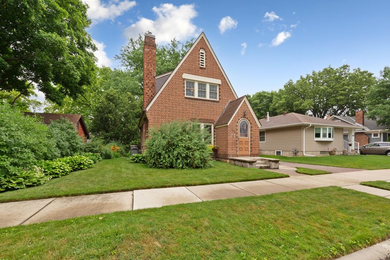 628 Grant Ave, Mankato, MN 56003