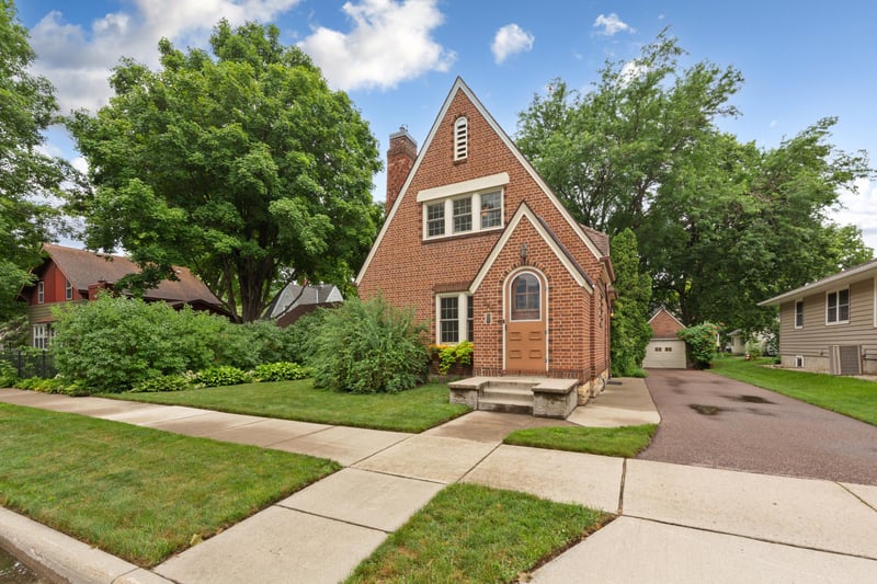 628 Grant Ave, Mankato, MN 56003
