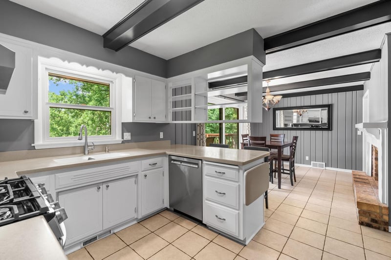 215 Union Terrace Ln N, Plymouth, MN 55441