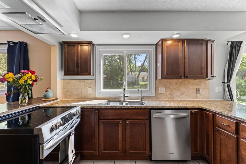 2003 Tamarack Ln, Burnsville, MN 55337