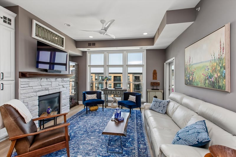150 E Travelers Trl #420, Burnsville, MN 55337