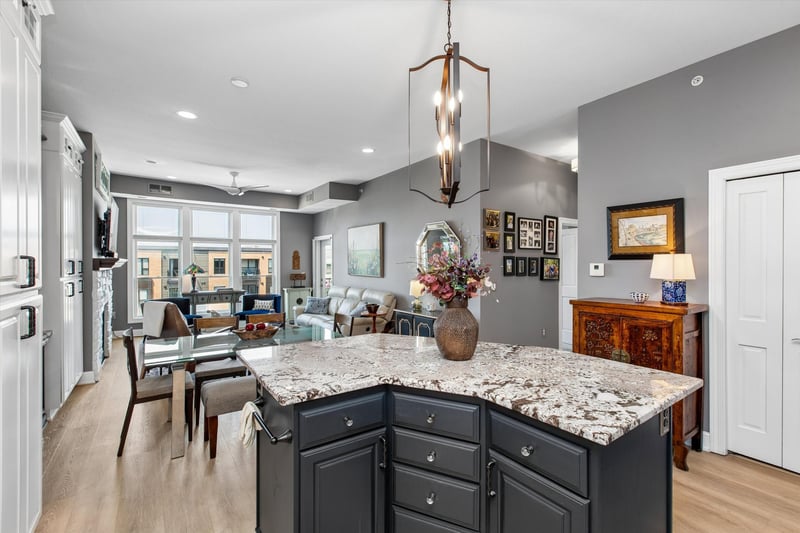 150 E Travelers Trl #420, Burnsville, MN 55337