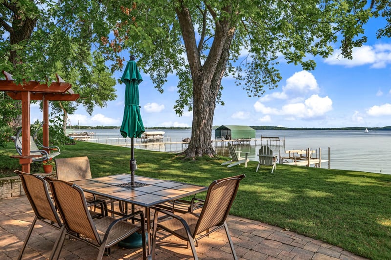 12 Point Dr, Waconia, MN 55387