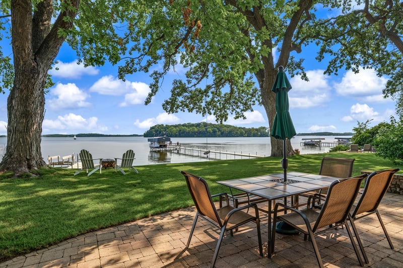 12 Point Dr, Waconia, MN 55387