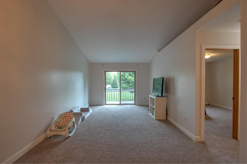 1016 Honeysuckle Ln SE, Cambridge, MN 55008