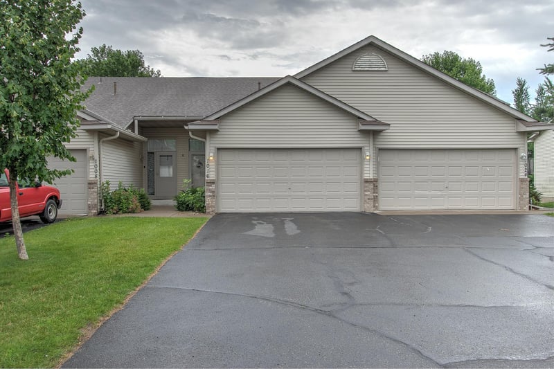 1016 Honeysuckle Ln SE, Cambridge, MN 55008