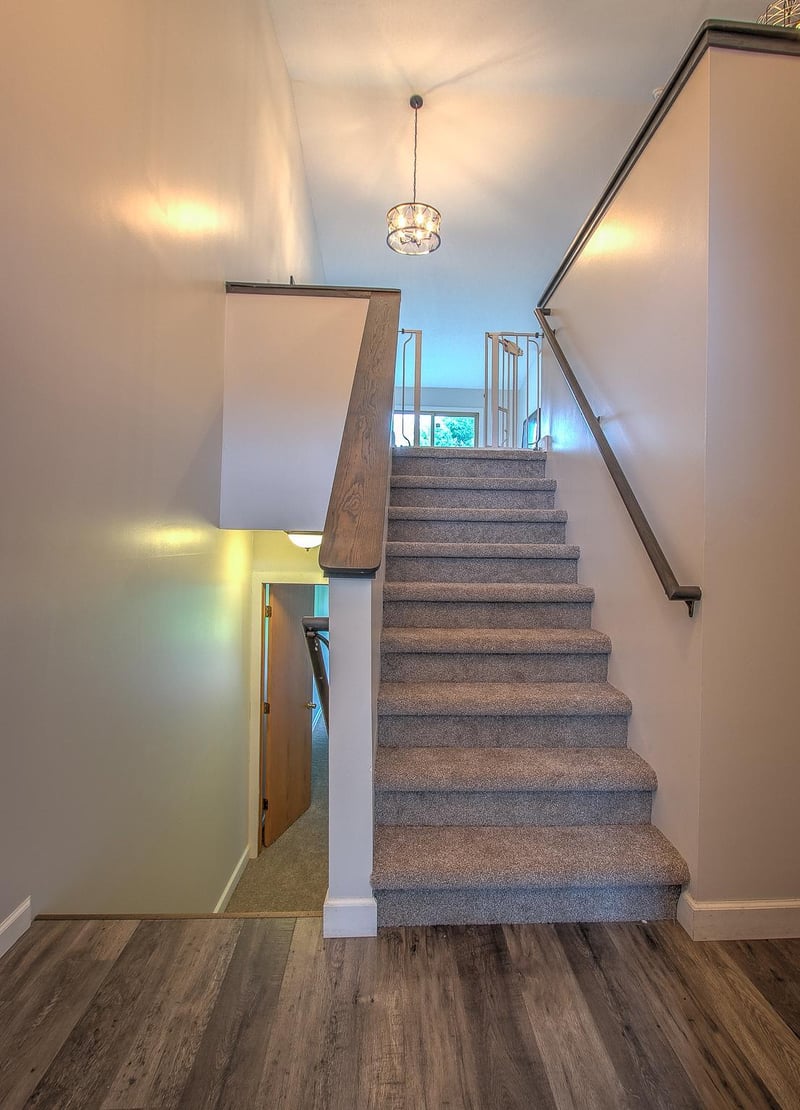 1016 Honeysuckle Ln SE, Cambridge, MN 55008