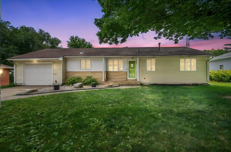 1013 5th St S, Saint James, MN 56081