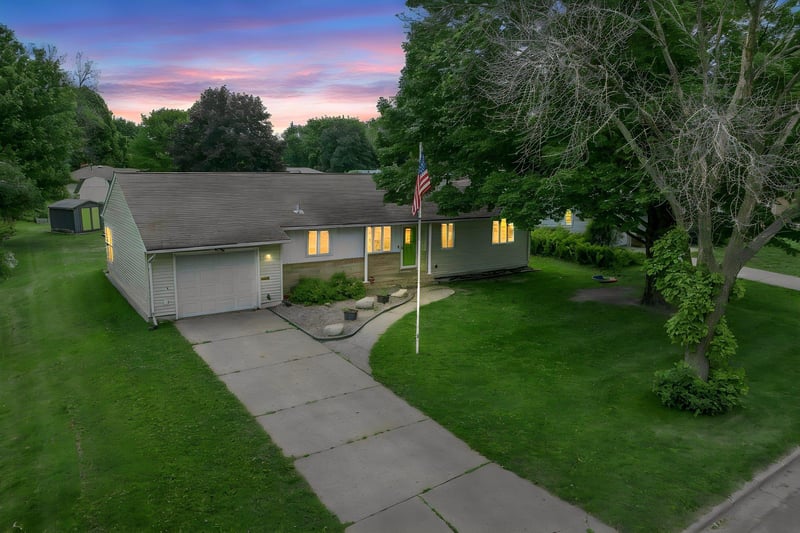 1013 5th St S, Saint James, MN 56081