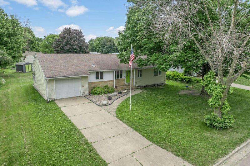 1013 5th St S, Saint James, MN 56081