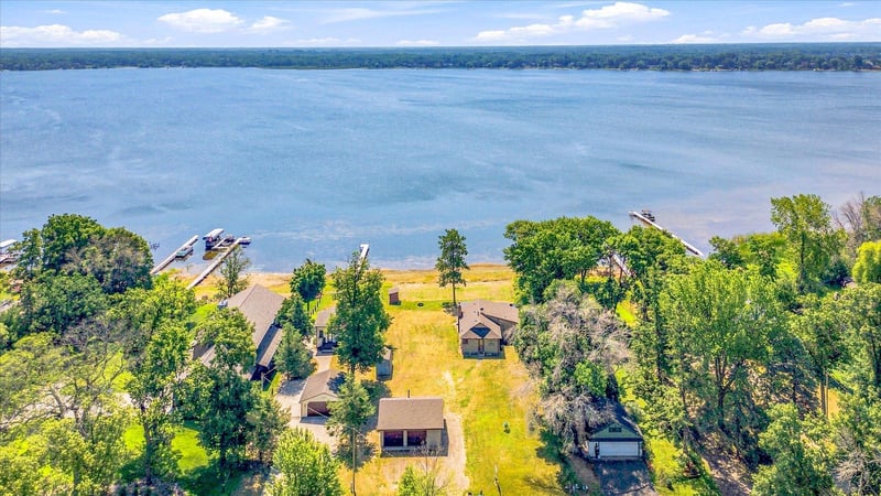 18329 Lakeview Point Dr NE, Wyoming, MN 55092