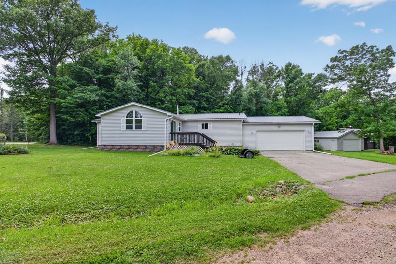 2215 Lake Shore Blvd, Wahkon, MN 56386