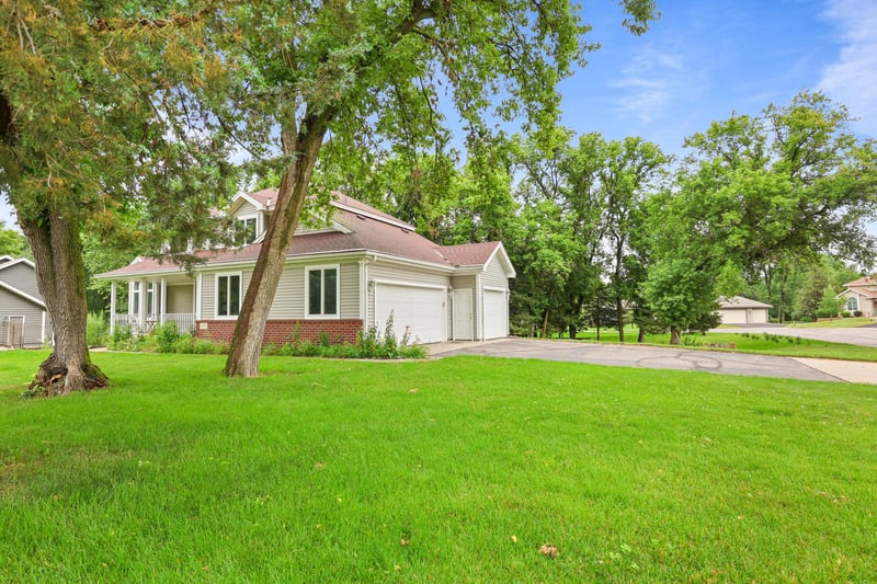 1903 Meadowrose Blvd, Saint Cloud, MN 56301