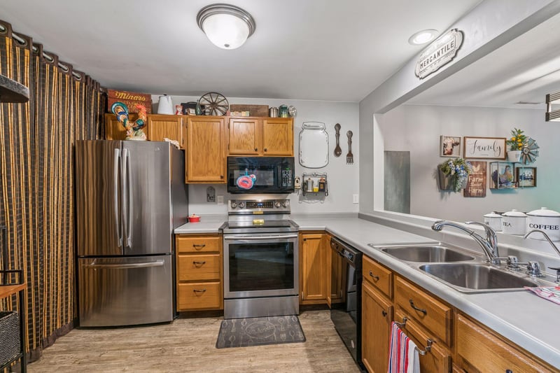 3030 Shields Dr #101, Eagan, MN 55121