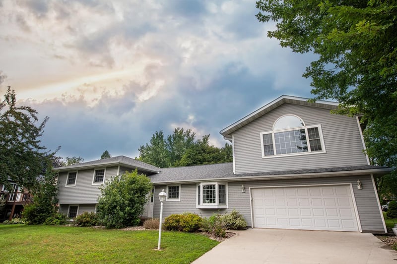 225 Country Club Dr, Lewiston, MN 55952