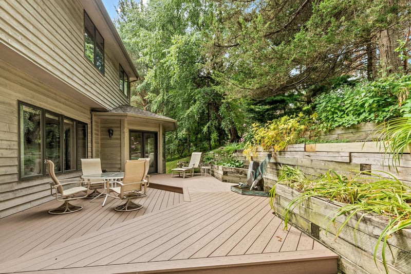 655 Evergreen Cir, Shoreview, MN 55126