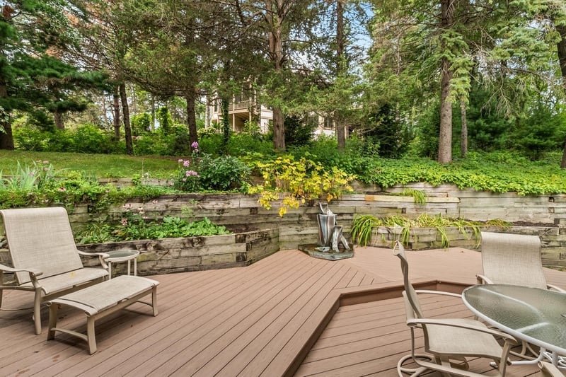 655 Evergreen Cir, Shoreview, MN 55126