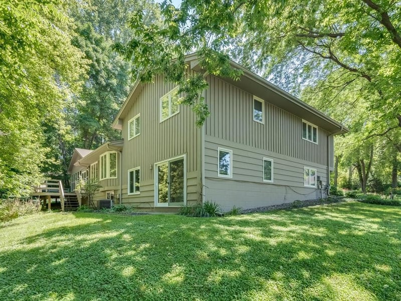 15208 Crown Dr, Minnetonka, MN 55345