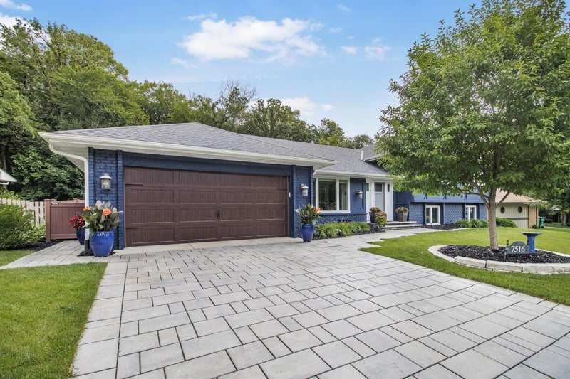 7516 W 84th St, Bloomington, MN 55438