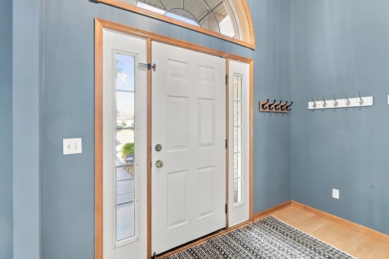 1560 Oakbrooke Ter, Eagan, MN 55122