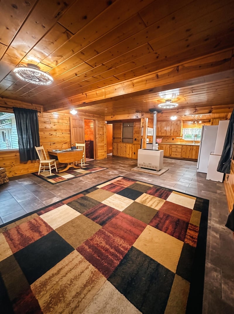 213 3rd St N, Hackensack, MN 56452