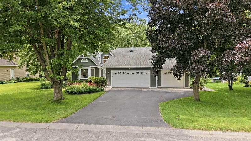 4067 Stockdale Dr, Vadnais Heights, MN 55127