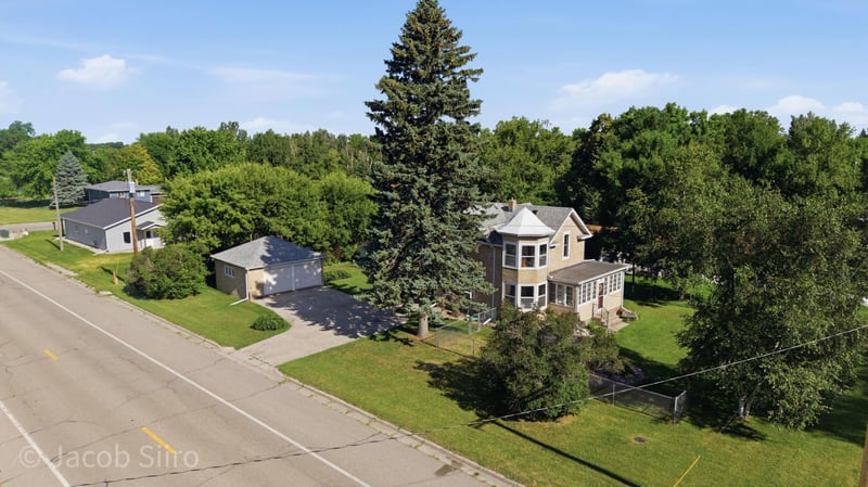 101 5th St NW, Barnesville, MN 56514