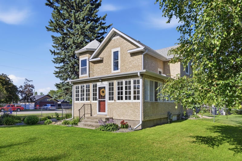 101 5th St NW, Barnesville, MN 56514