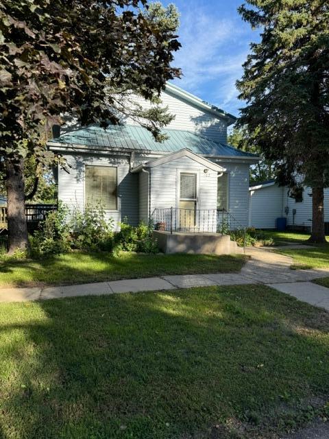 102 N Grove St, Okabena, MN 56161
