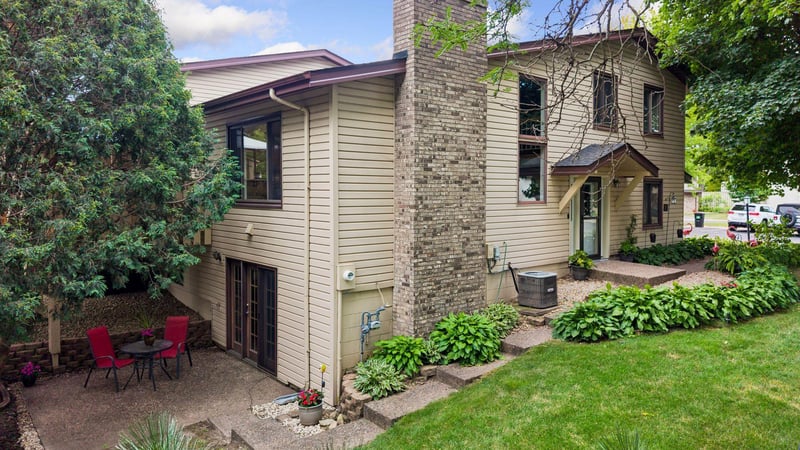 5722 Hyland Courts Dr, Bloomington, MN 55437