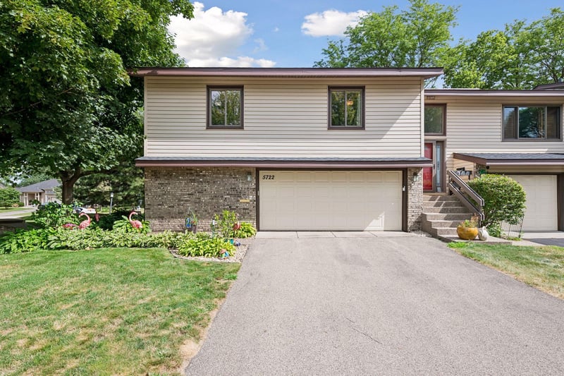 5722 Hyland Courts Dr, Bloomington, MN 55437