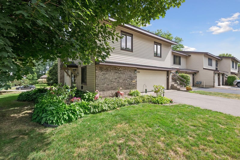 5722 Hyland Courts Dr, Bloomington, MN 55437