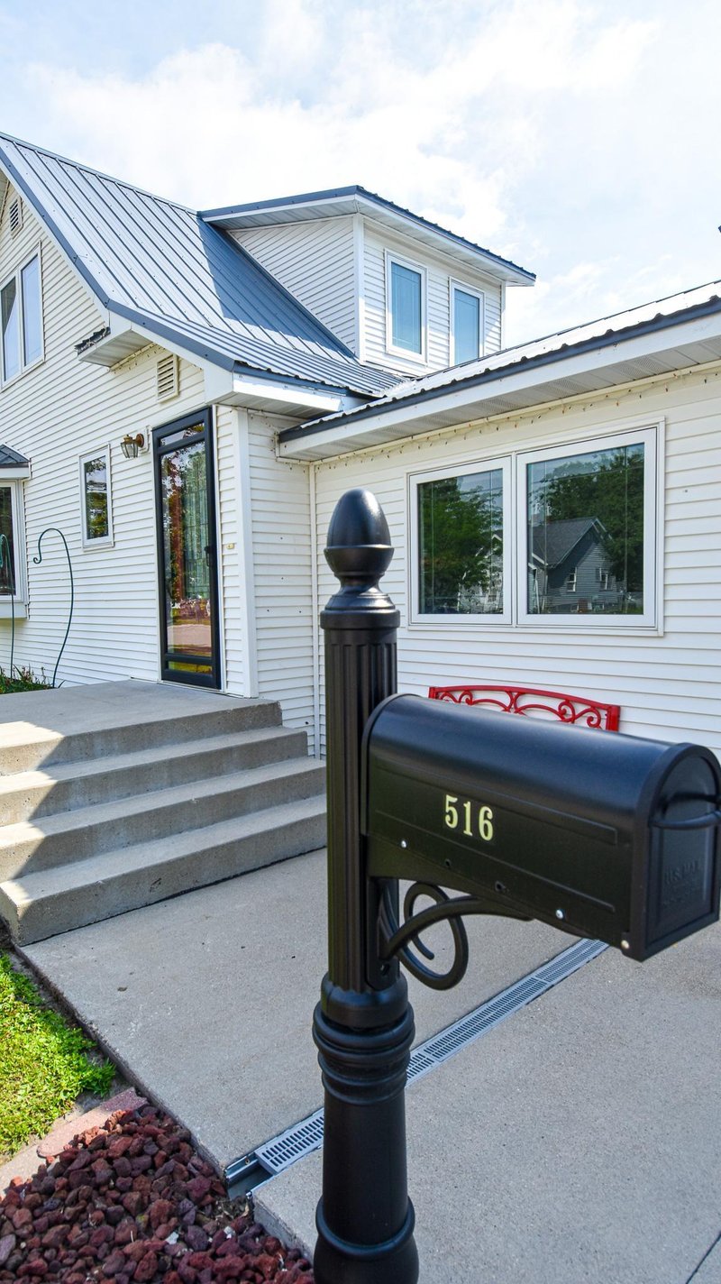 516 Saint Paul Ave S, Thief River Falls, MN 56701