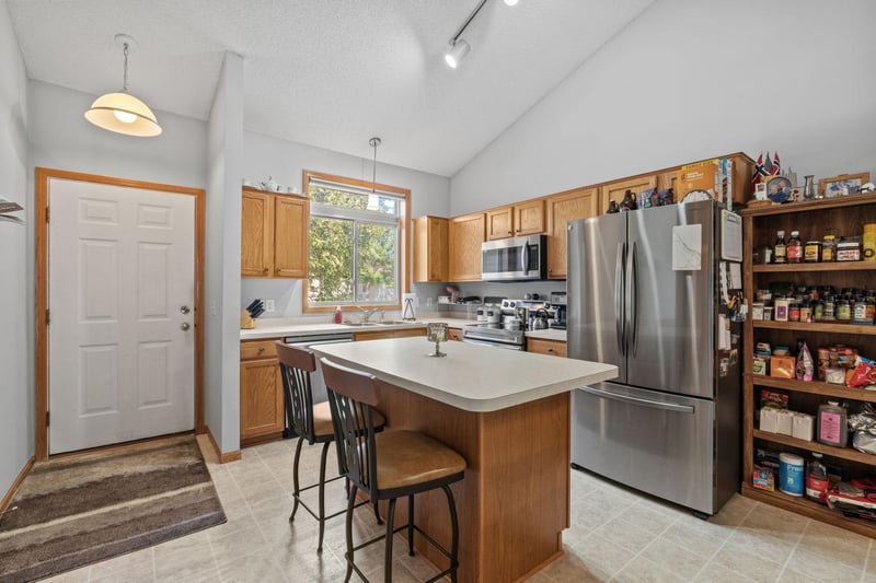 1585 Chartreux Ave, Shakopee, MN 55379