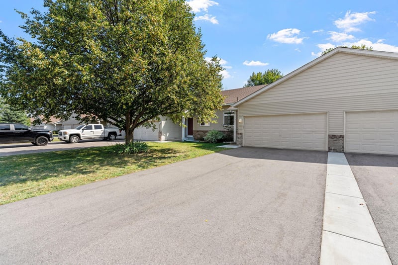 1585 Chartreux Ave, Shakopee, MN 55379