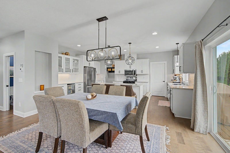 6694 Lakeview Cir NE, Albertville, MN 55301