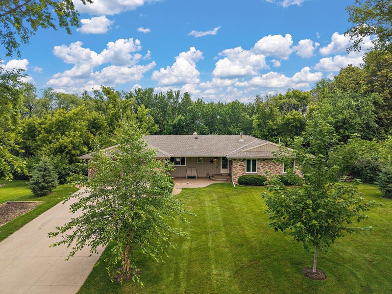 12680 N Shannon Dr, Shakopee, MN 55379