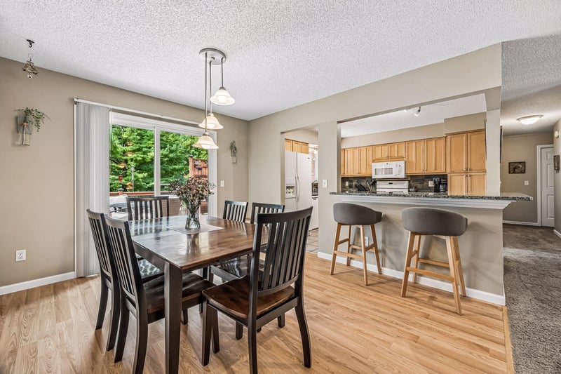 506 Laredo Ln, Chanhassen, MN 55317