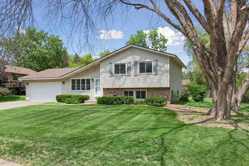 9630 12th Avenue Cir, Bloomington, MN 55425