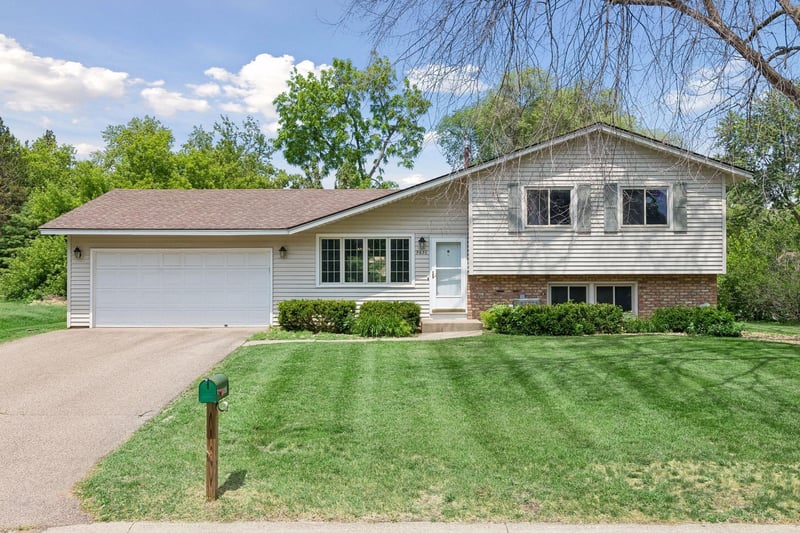 9630 12th Avenue Cir, Bloomington, MN 55425