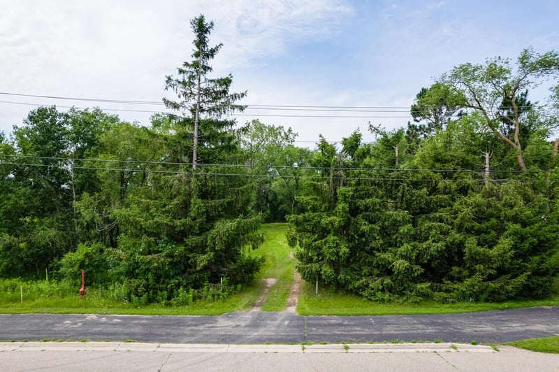5715 Hodgson Rd, Shoreview, MN 55126