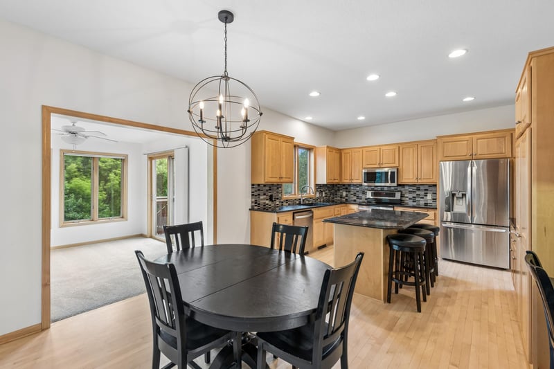 9257 Shetland Rd, Eden Prairie, MN 55347