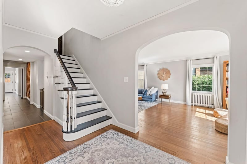 704 E Minnehaha Pw, Minneapolis, MN 55417