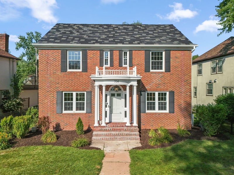 704 E Minnehaha Pw, Minneapolis, MN 55417