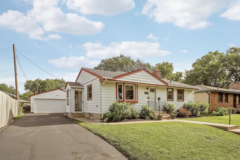 2017 Villard Ave, Saint Paul, MN 55116